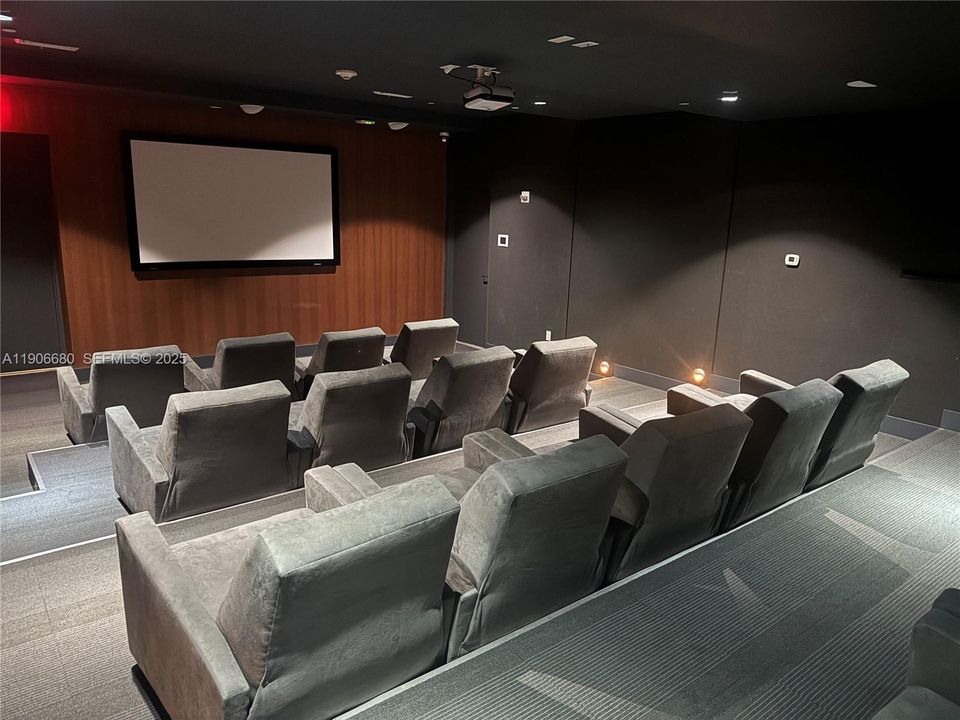 Active With Contract: $3,695 (1 beds, 1 baths, 754 Square Feet)