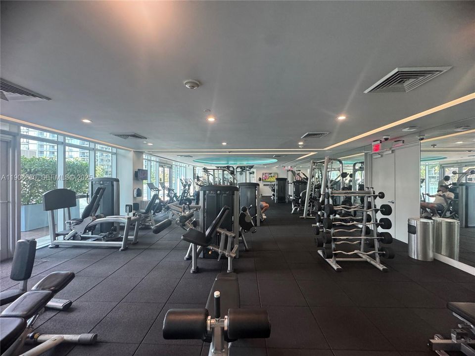 Active With Contract: $3,695 (1 beds, 1 baths, 754 Square Feet)