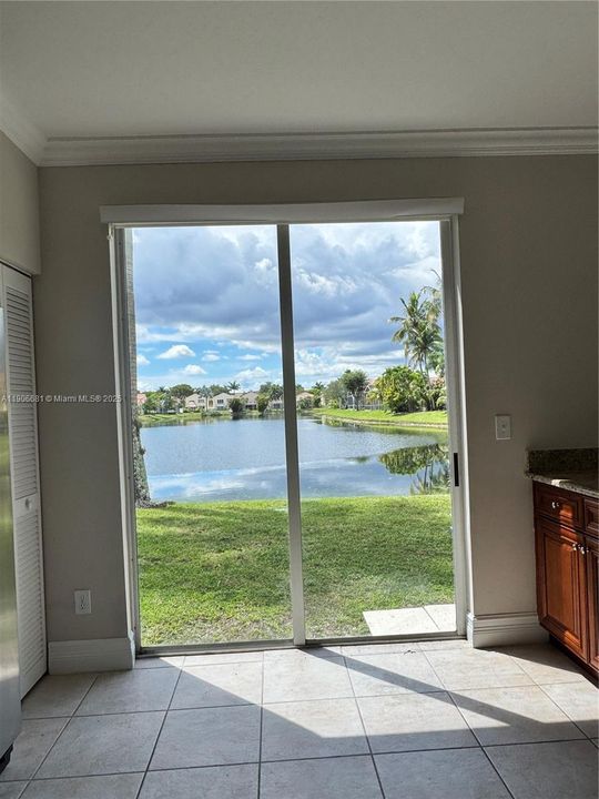 En Renta: $4,100 (4 camas, 2 baños, 2220 Pies cuadrados)