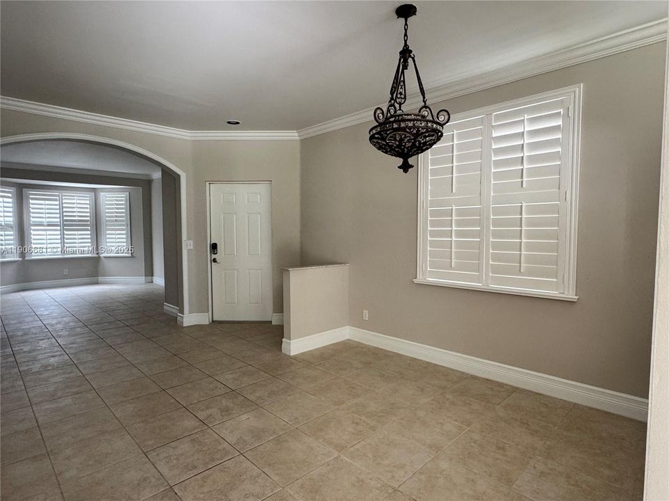 En Renta: $4,100 (4 camas, 2 baños, 2220 Pies cuadrados)