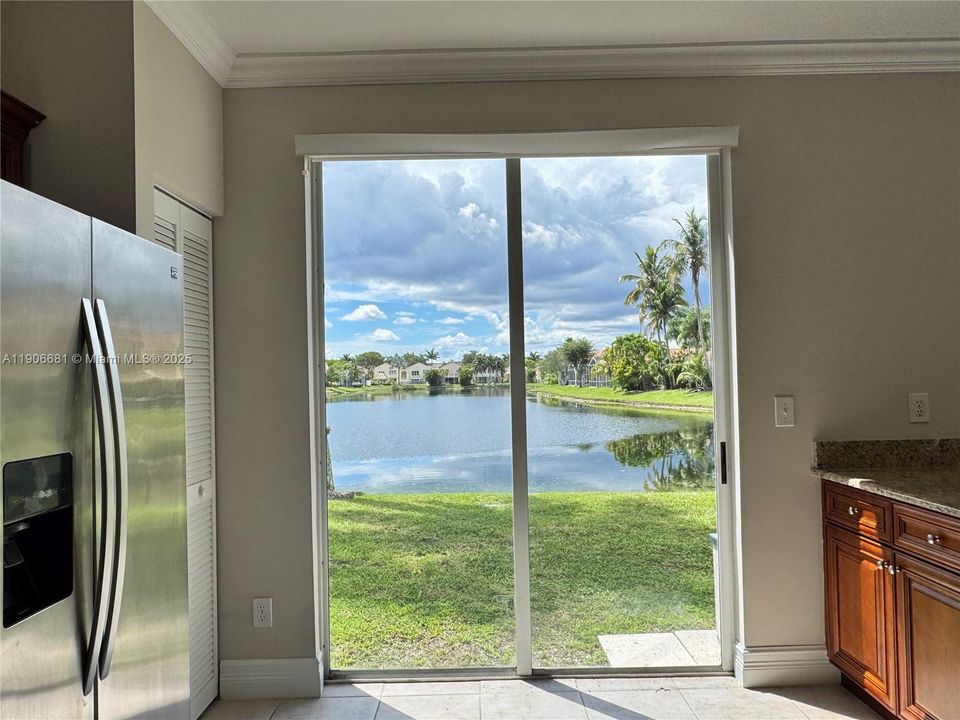 En Renta: $4,100 (4 camas, 2 baños, 2220 Pies cuadrados)