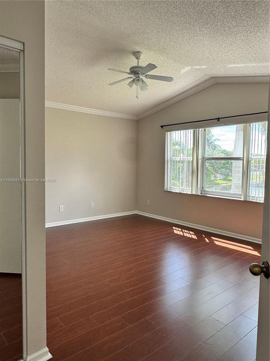 En Renta: $4,100 (4 camas, 2 baños, 2220 Pies cuadrados)