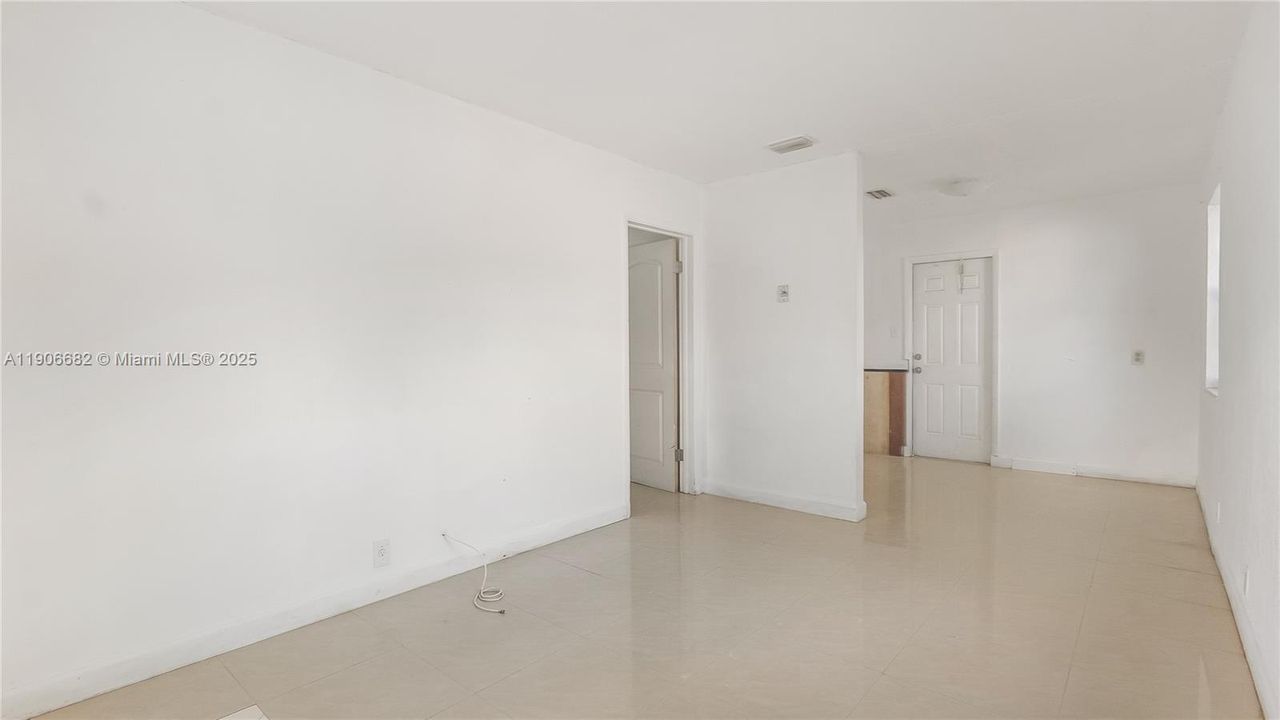 待售: $459,000 (0 贝兹, 0 浴室, 1560 平方英尺)