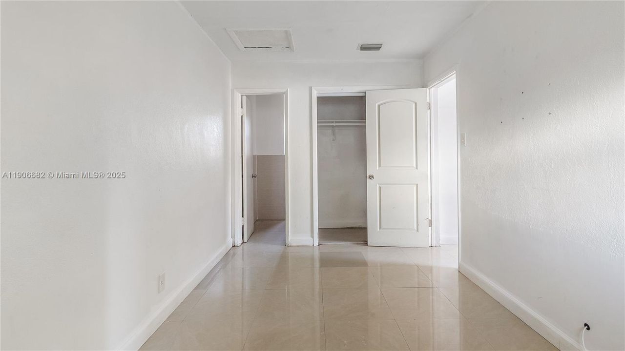 待售: $459,000 (0 贝兹, 0 浴室, 1560 平方英尺)