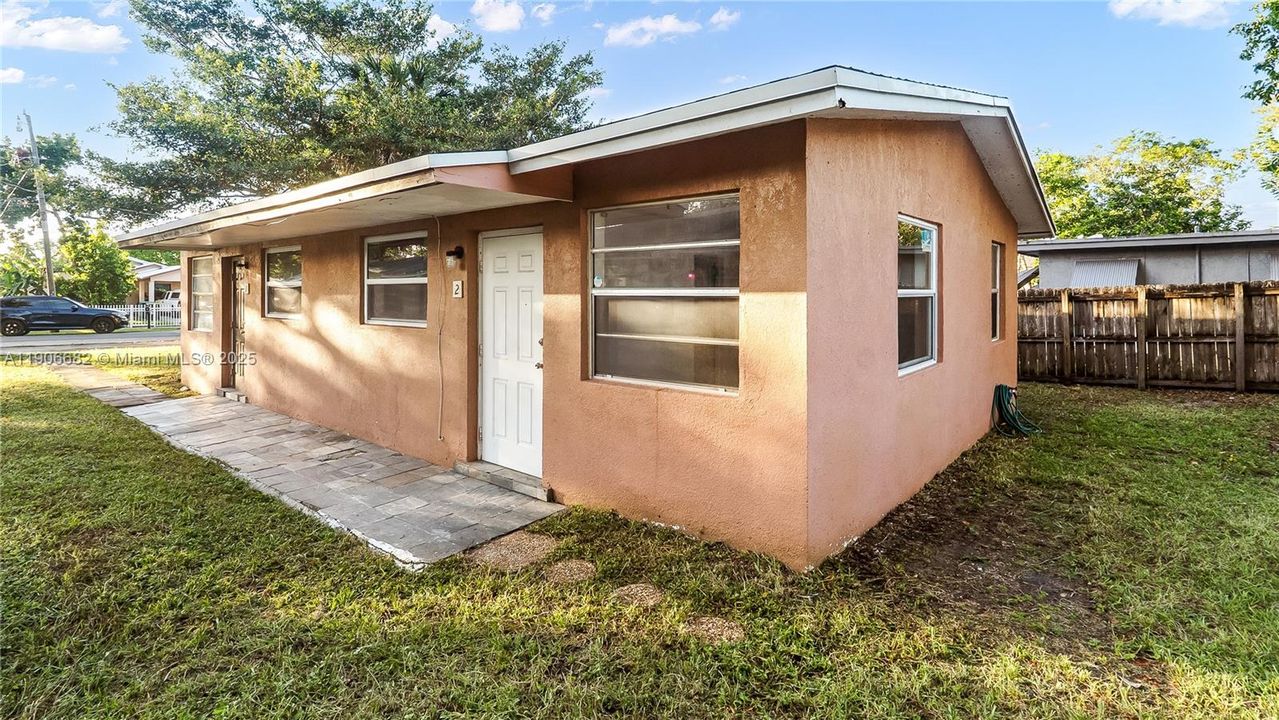 待售: $459,000 (0 贝兹, 0 浴室, 1560 平方英尺)