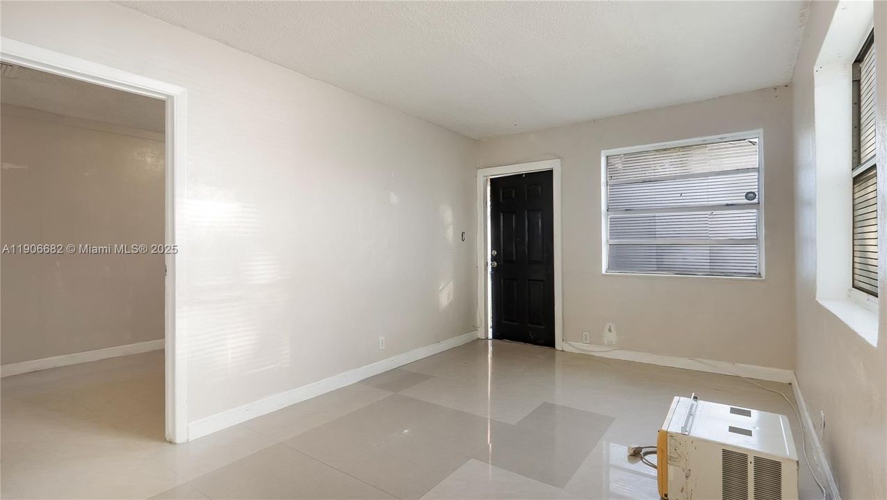 待售: $459,000 (0 贝兹, 0 浴室, 1560 平方英尺)