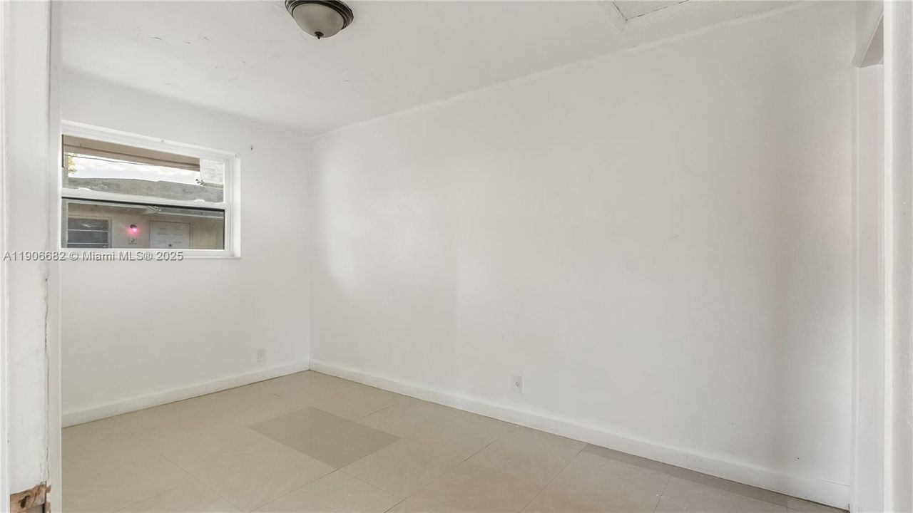 待售: $459,000 (0 贝兹, 0 浴室, 1560 平方英尺)