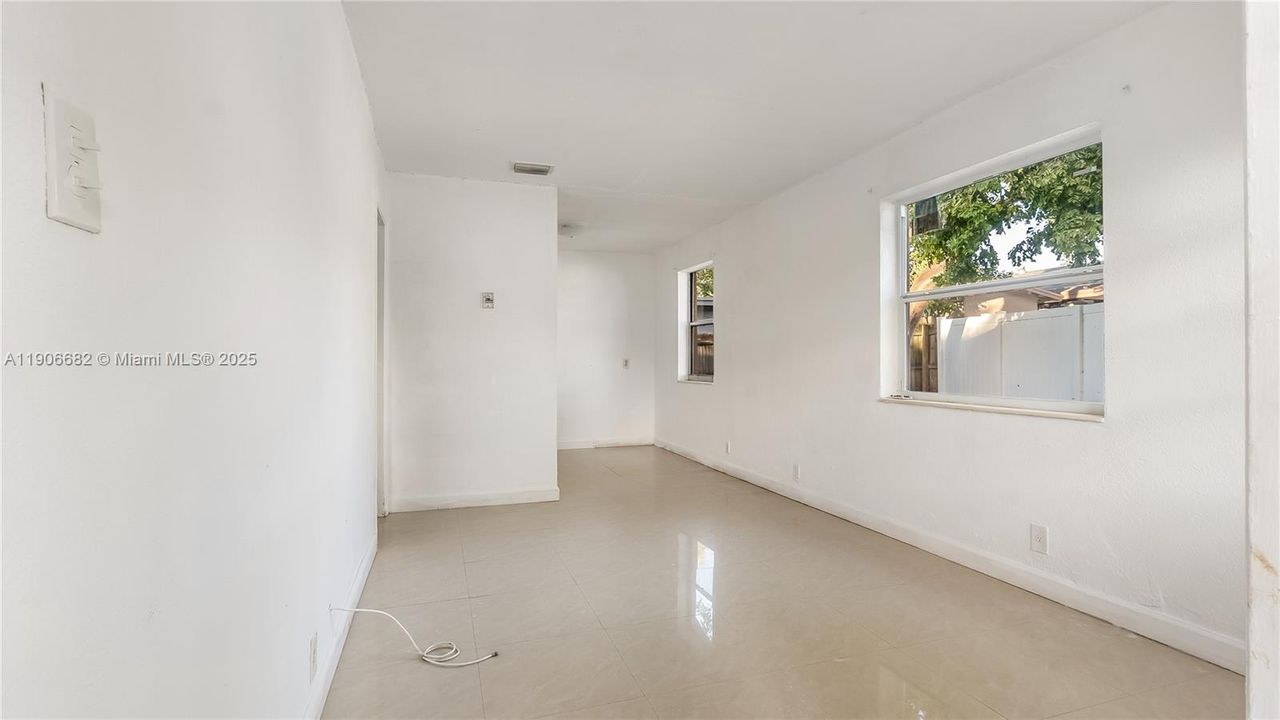 待售: $459,000 (0 贝兹, 0 浴室, 1560 平方英尺)