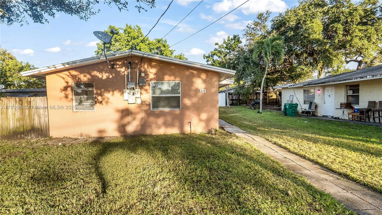 待售: $459,000 (0 贝兹, 0 浴室, 1560 平方英尺)