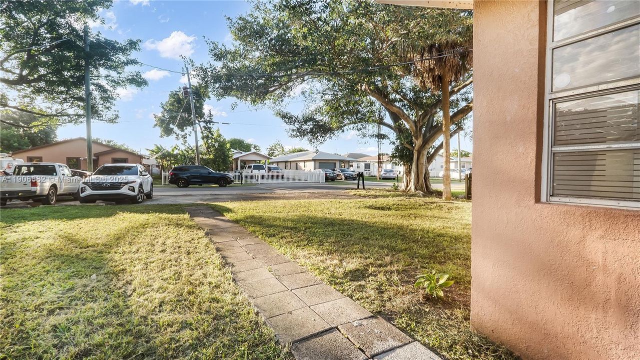 待售: $459,000 (0 贝兹, 0 浴室, 1560 平方英尺)