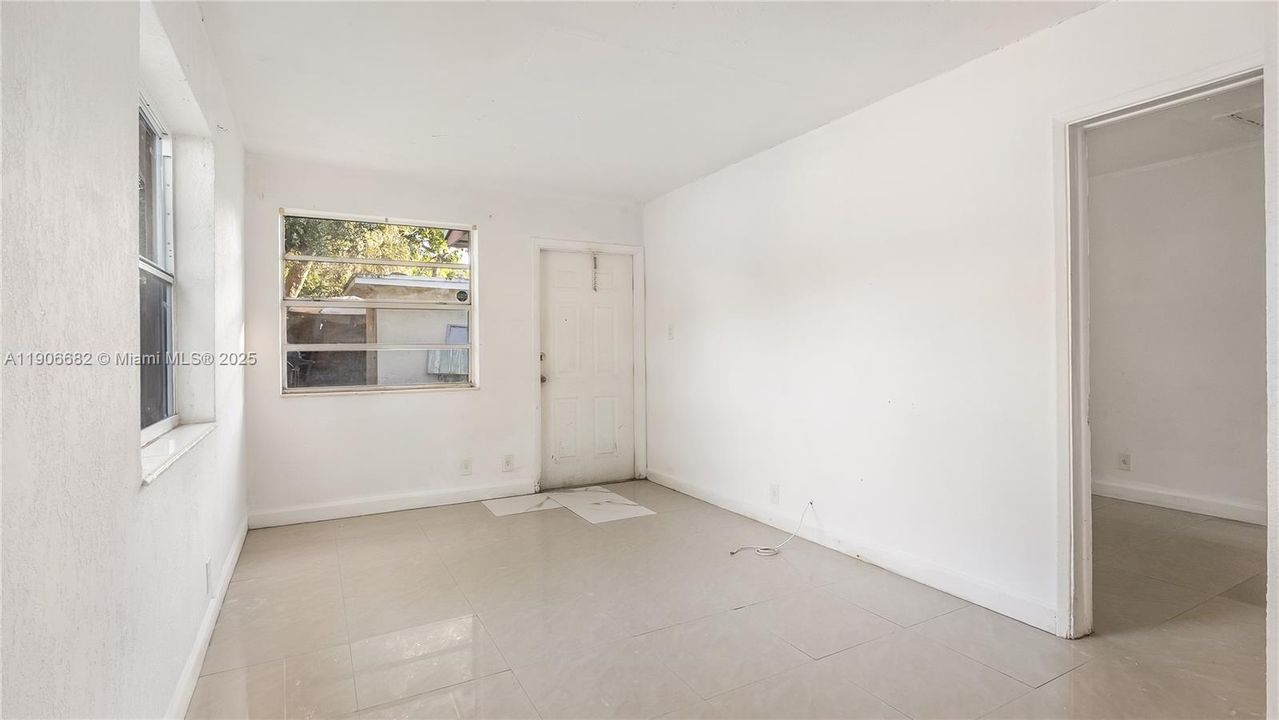 待售: $459,000 (0 贝兹, 0 浴室, 1560 平方英尺)