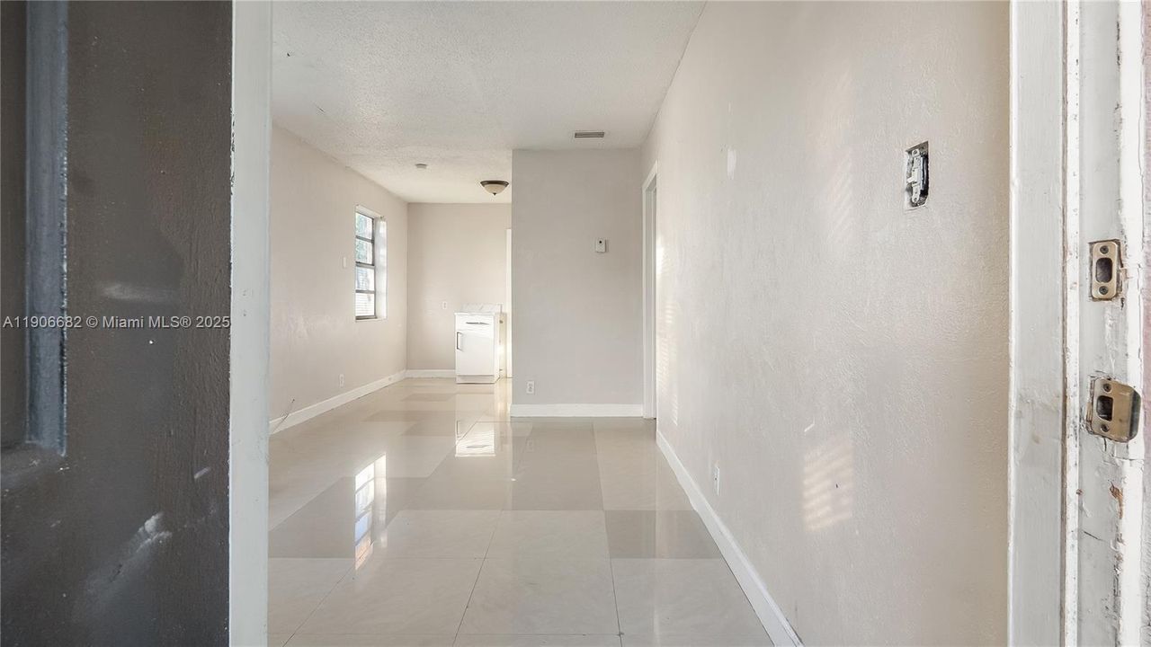 待售: $459,000 (0 贝兹, 0 浴室, 1560 平方英尺)