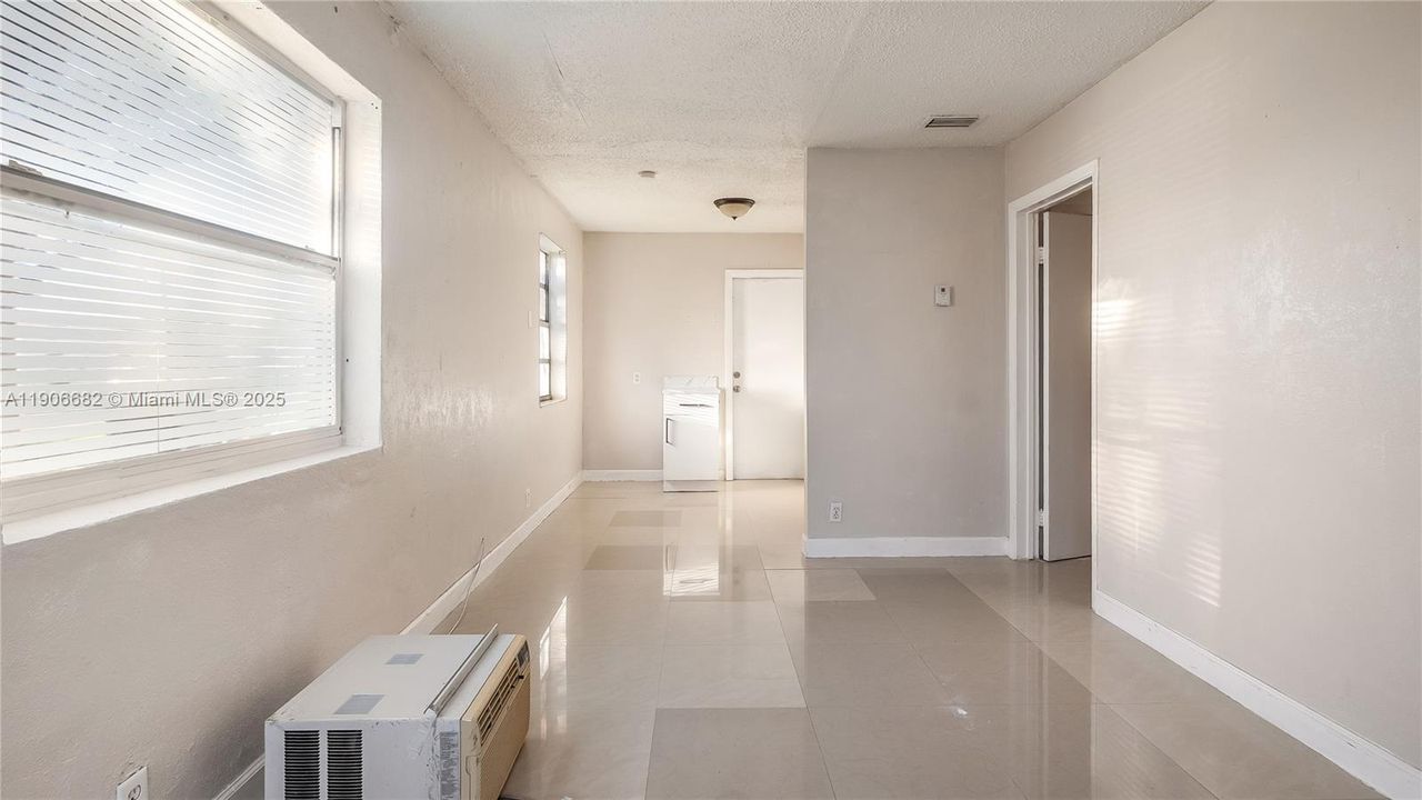 待售: $459,000 (0 贝兹, 0 浴室, 1560 平方英尺)