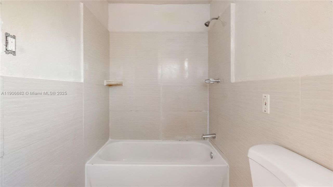 待售: $459,000 (0 贝兹, 0 浴室, 1560 平方英尺)