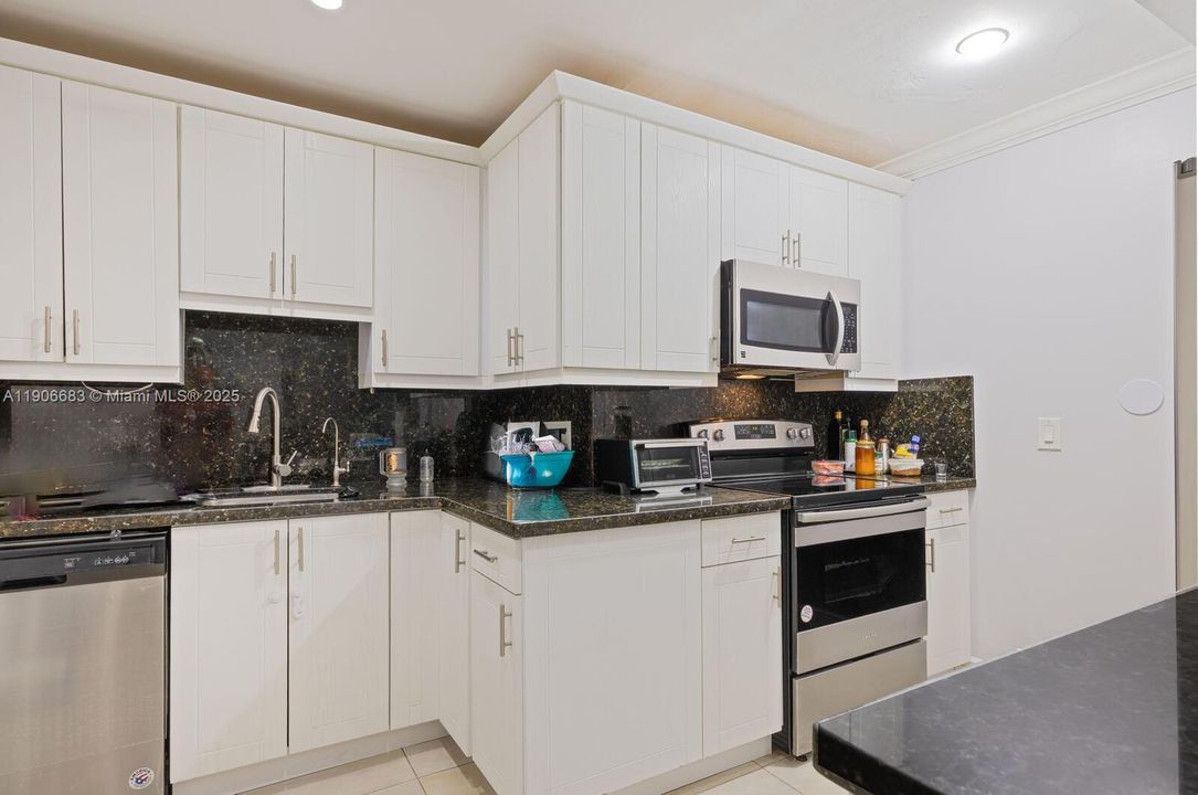 На продажу: $375,000 (3 спален, 2 ванн, 1271 Квадратных фут)