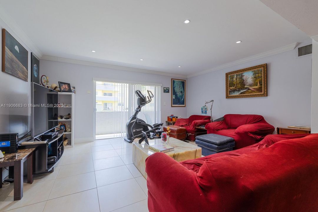 На продажу: $375,000 (3 спален, 2 ванн, 1271 Квадратных фут)