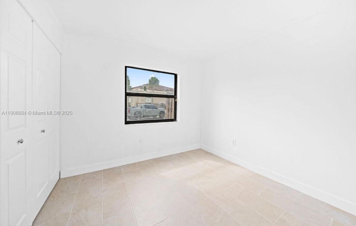 For Sale: $280,000 (2 beds, 2 baths, 800 Square Feet)