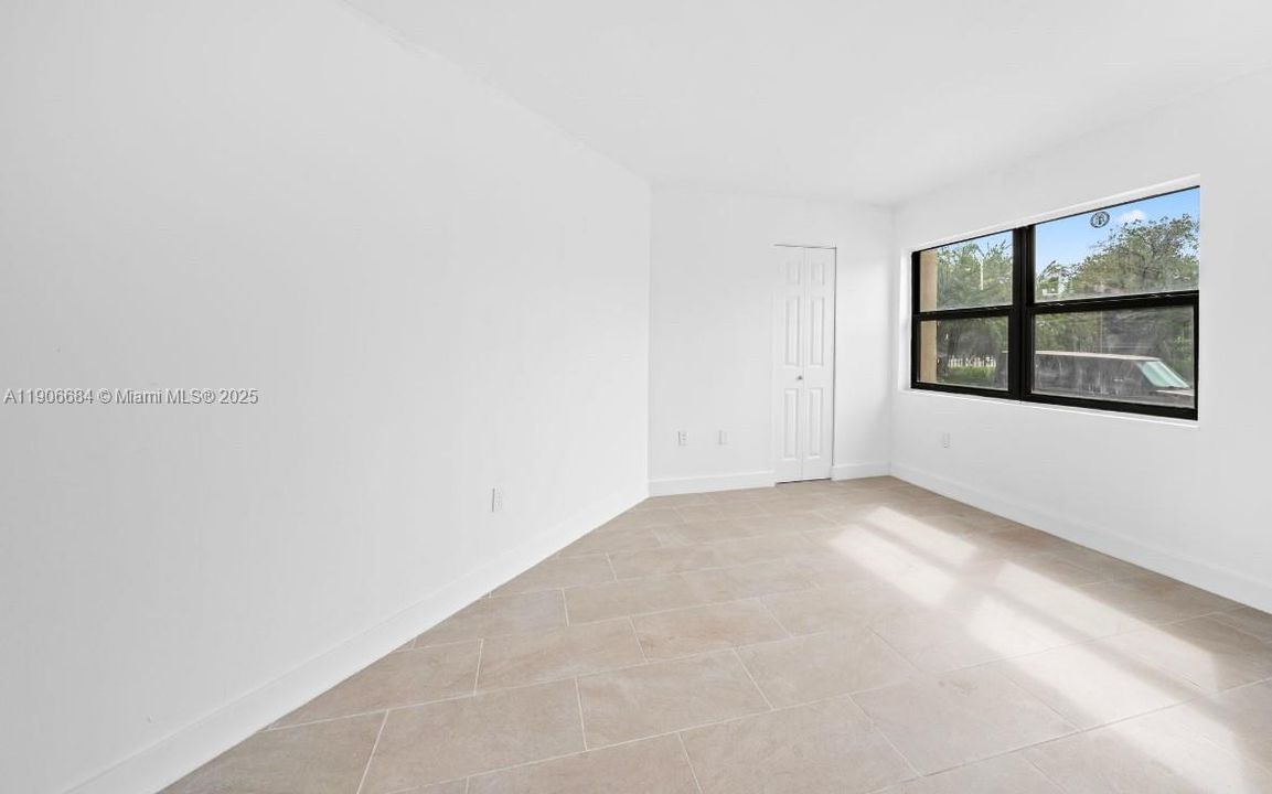 For Sale: $280,000 (2 beds, 2 baths, 800 Square Feet)