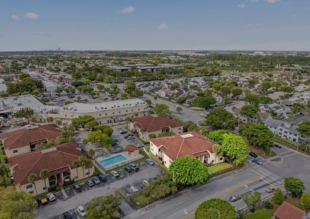 For Sale: $280,000 (2 beds, 2 baths, 800 Square Feet)