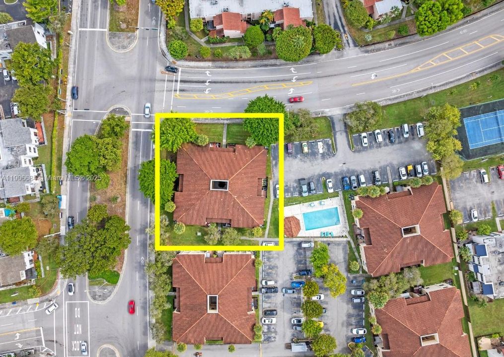 For Sale: $280,000 (2 beds, 2 baths, 800 Square Feet)