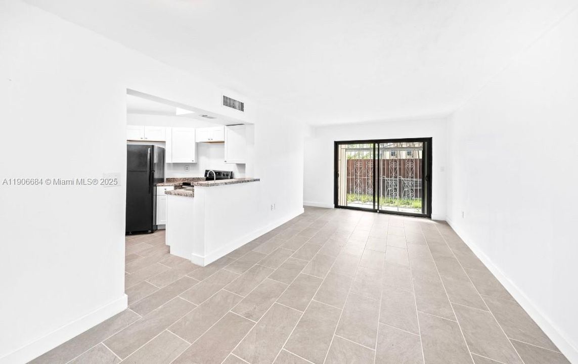 For Sale: $280,000 (2 beds, 2 baths, 800 Square Feet)