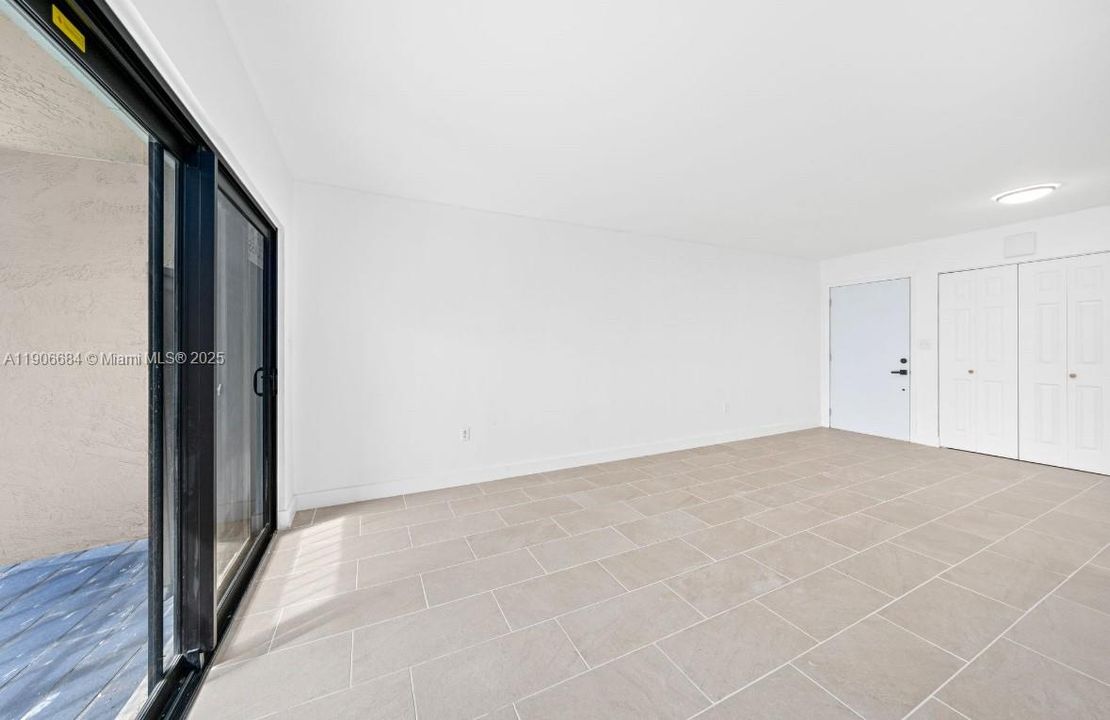 For Sale: $280,000 (2 beds, 2 baths, 800 Square Feet)