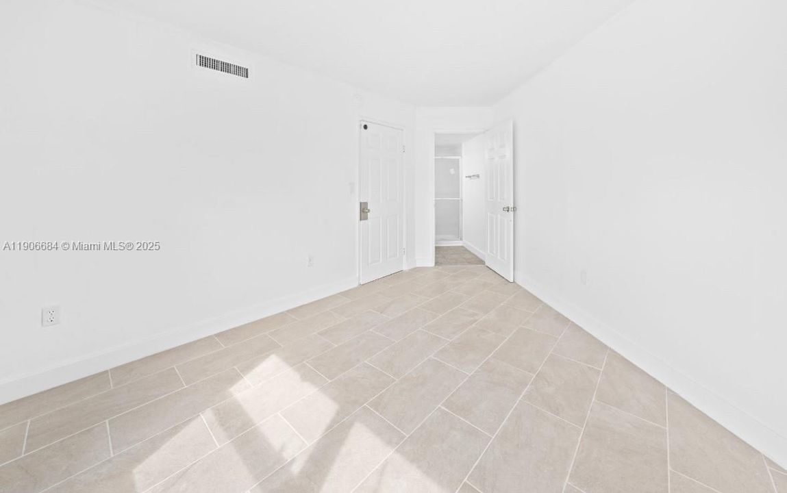 For Sale: $280,000 (2 beds, 2 baths, 800 Square Feet)