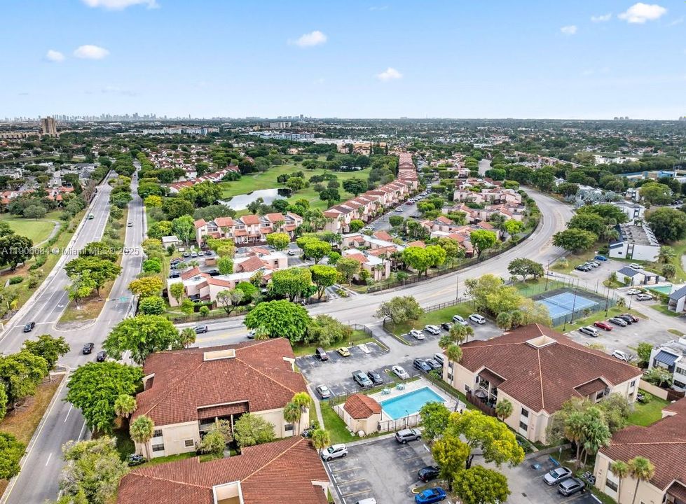 For Sale: $280,000 (2 beds, 2 baths, 800 Square Feet)