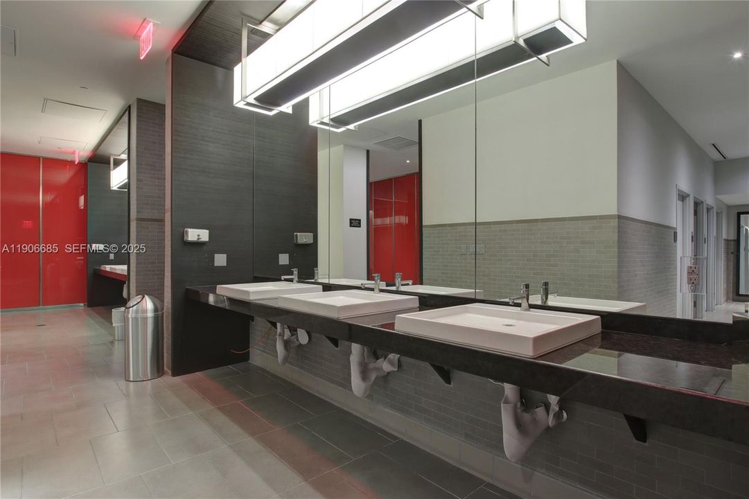 For Rent: $5,300 (3 beds, 3 baths, 1571 Square Feet)