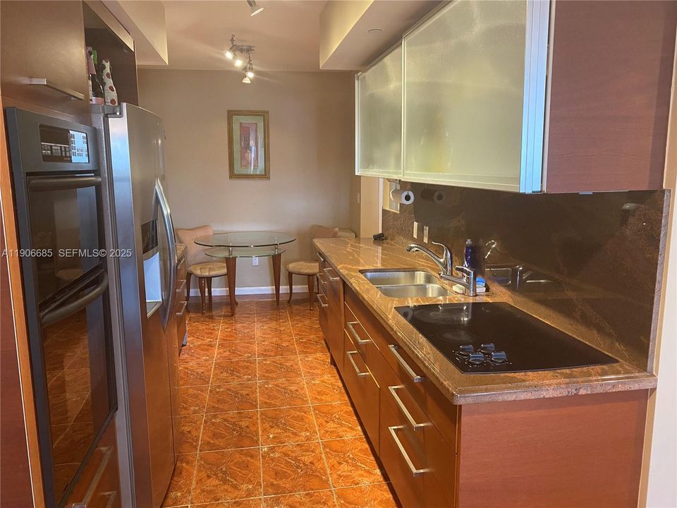 For Rent: $5,300 (3 beds, 3 baths, 1571 Square Feet)