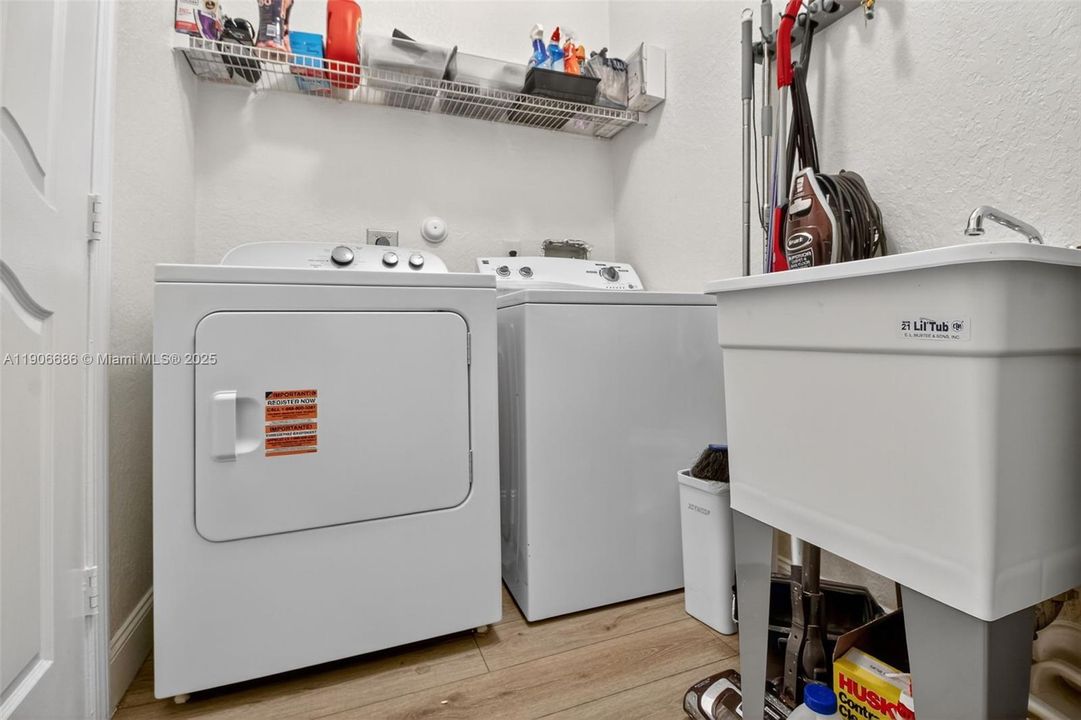 For Sale: $699,000 (5 beds, 2 baths, 1790 Square Feet)