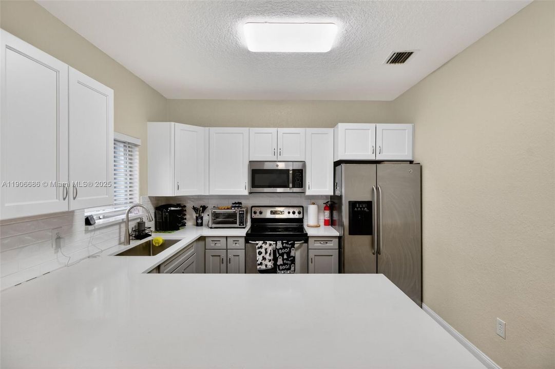 For Sale: $699,000 (5 beds, 2 baths, 1790 Square Feet)