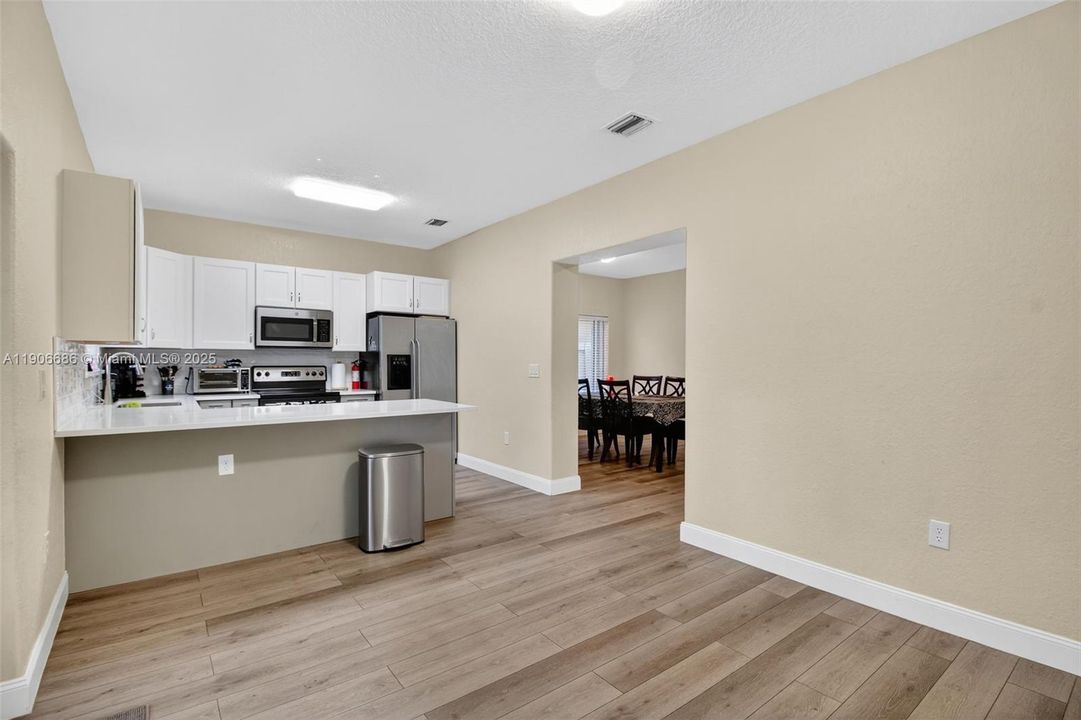 For Sale: $699,000 (5 beds, 2 baths, 1790 Square Feet)