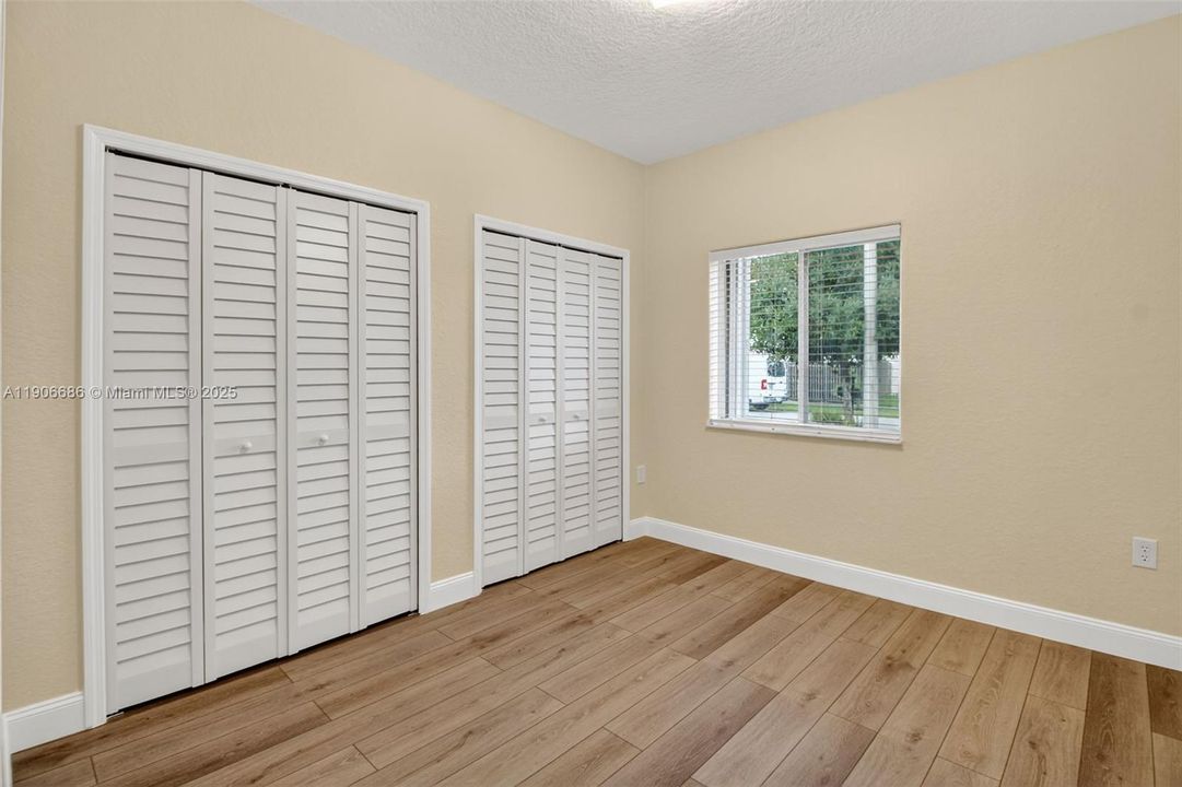 For Sale: $699,000 (5 beds, 2 baths, 1790 Square Feet)