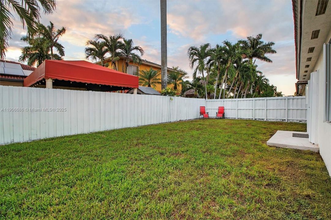 For Sale: $699,000 (5 beds, 2 baths, 1790 Square Feet)