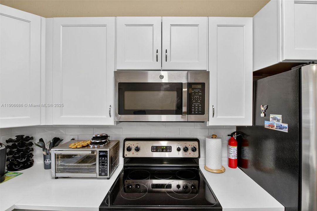 For Sale: $699,000 (5 beds, 2 baths, 1790 Square Feet)