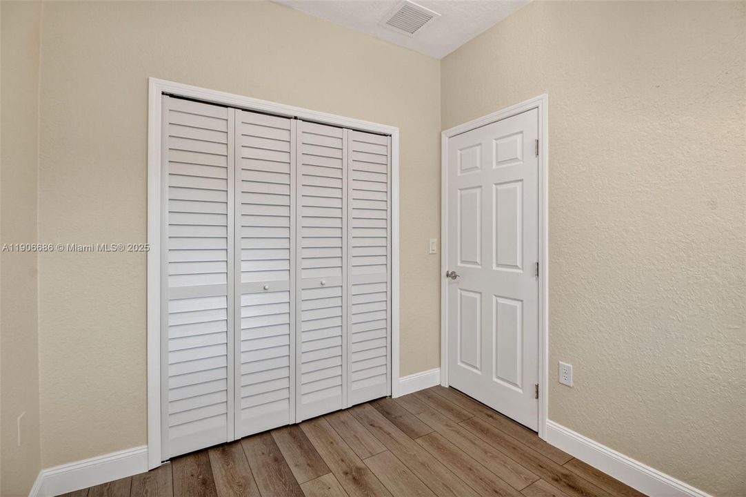 For Sale: $699,000 (5 beds, 2 baths, 1790 Square Feet)