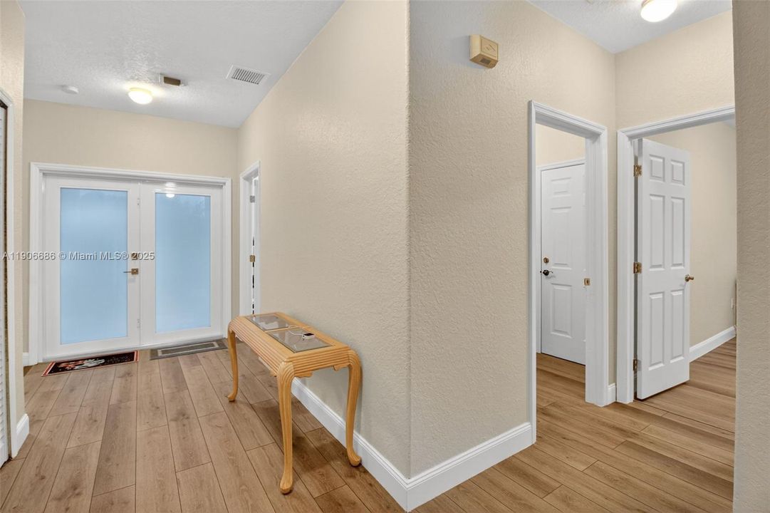 For Sale: $699,000 (5 beds, 2 baths, 1790 Square Feet)