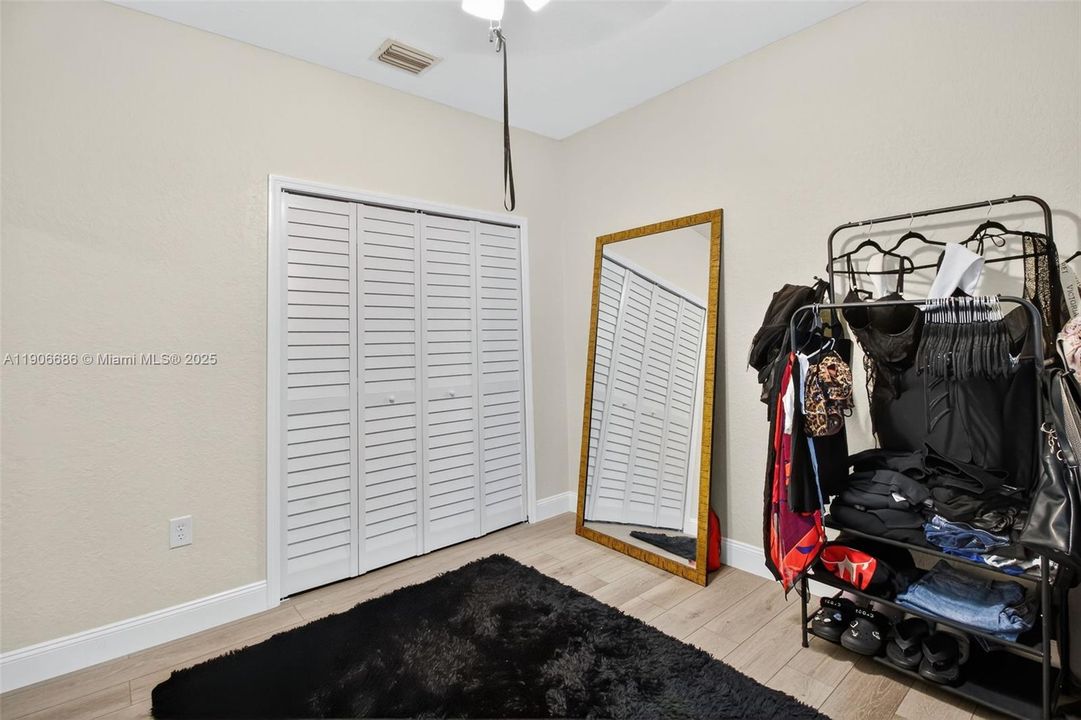 For Sale: $699,000 (5 beds, 2 baths, 1790 Square Feet)