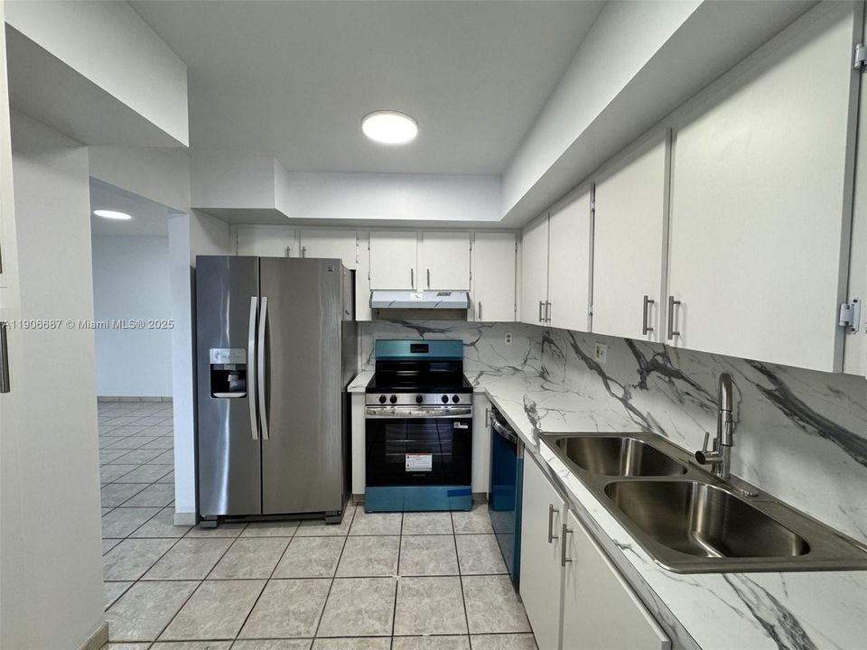 For Rent: $2,250 (2 beds, 2 baths, 1170 Square Feet)