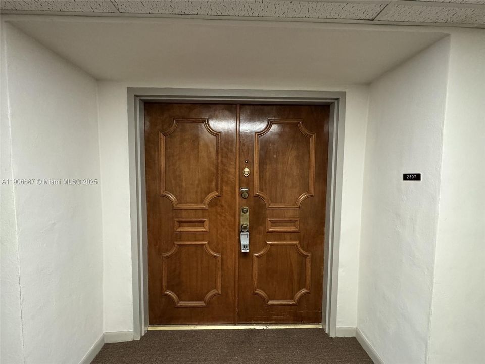 For Rent: $2,250 (2 beds, 2 baths, 1170 Square Feet)