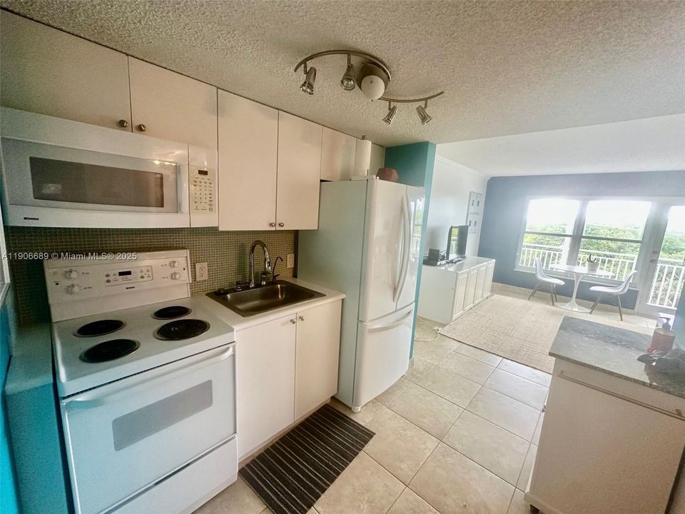 For Sale: $214,999 (0 beds, 1 baths, 400 Square Feet)