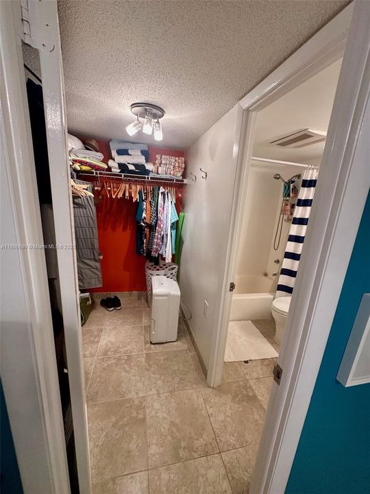 For Sale: $214,999 (0 beds, 1 baths, 400 Square Feet)