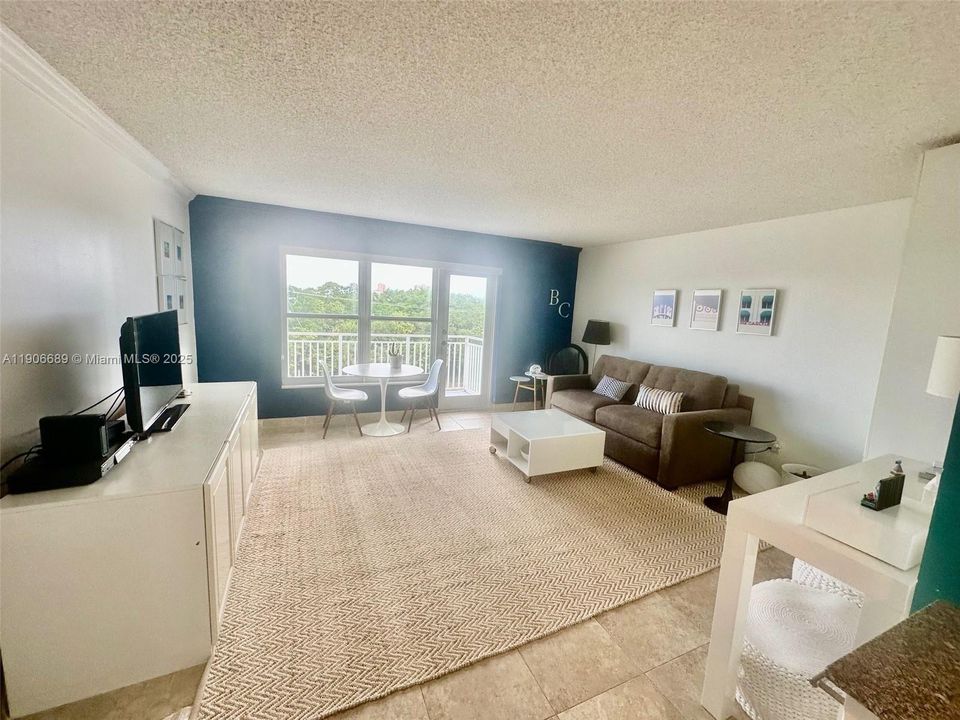 For Sale: $214,999 (0 beds, 1 baths, 400 Square Feet)