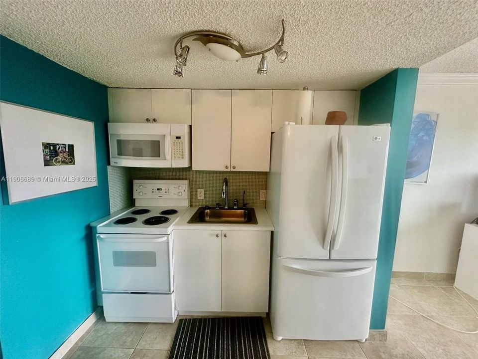 For Sale: $214,999 (0 beds, 1 baths, 400 Square Feet)