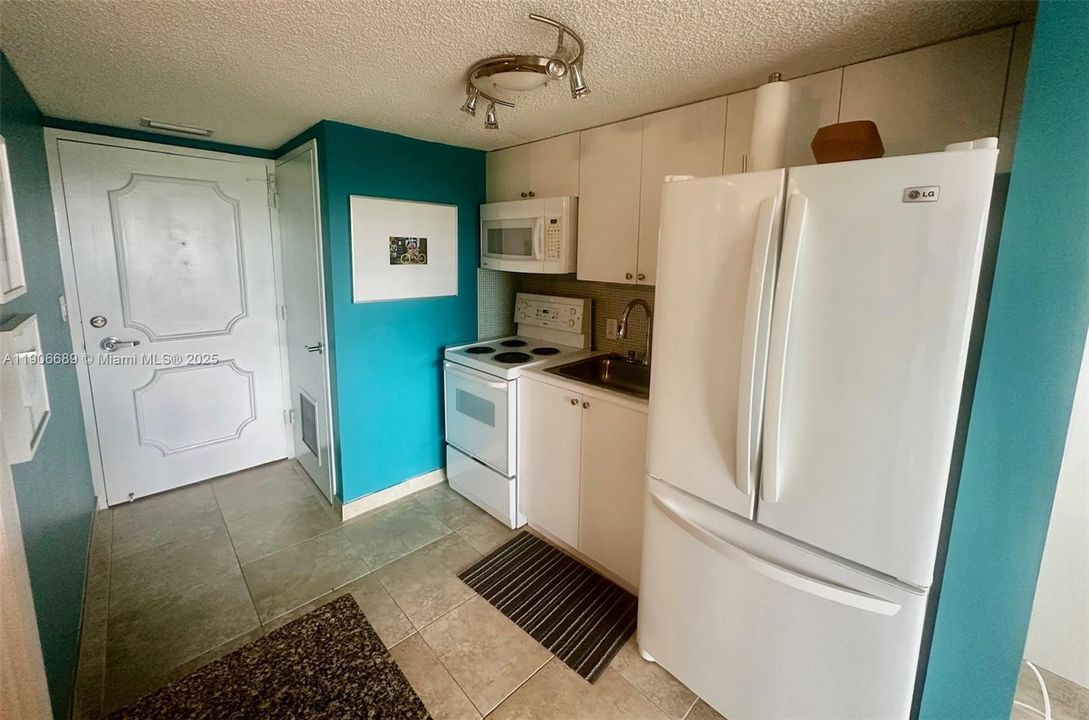 For Sale: $214,999 (0 beds, 1 baths, 400 Square Feet)