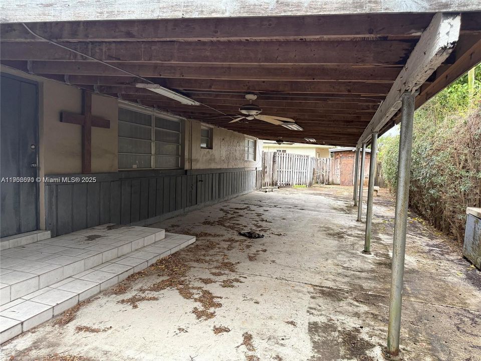 出租: $3,200 (3 贝兹, 2 浴室, 1972 平方英尺)