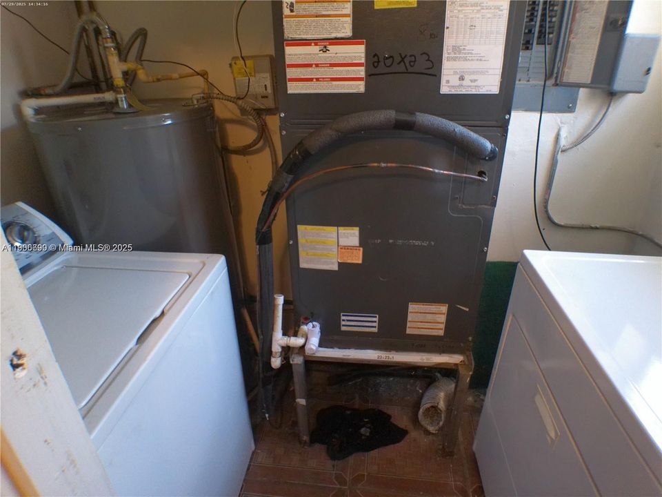 出租: $3,200 (3 贝兹, 2 浴室, 1972 平方英尺)