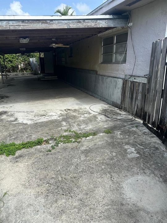 出租: $3,200 (3 贝兹, 2 浴室, 1972 平方英尺)