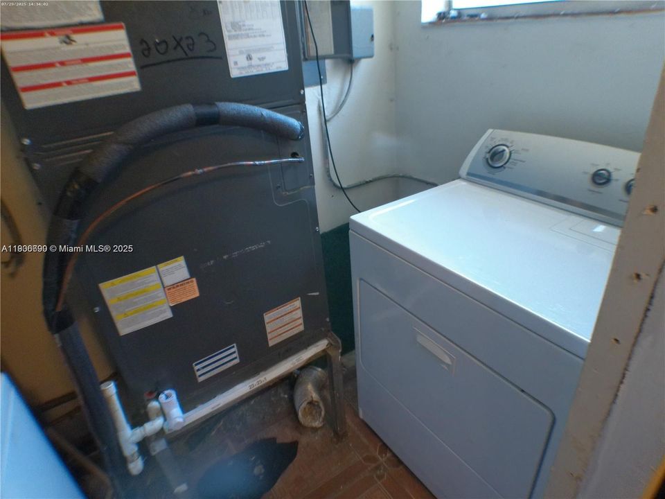 出租: $3,200 (3 贝兹, 2 浴室, 1972 平方英尺)